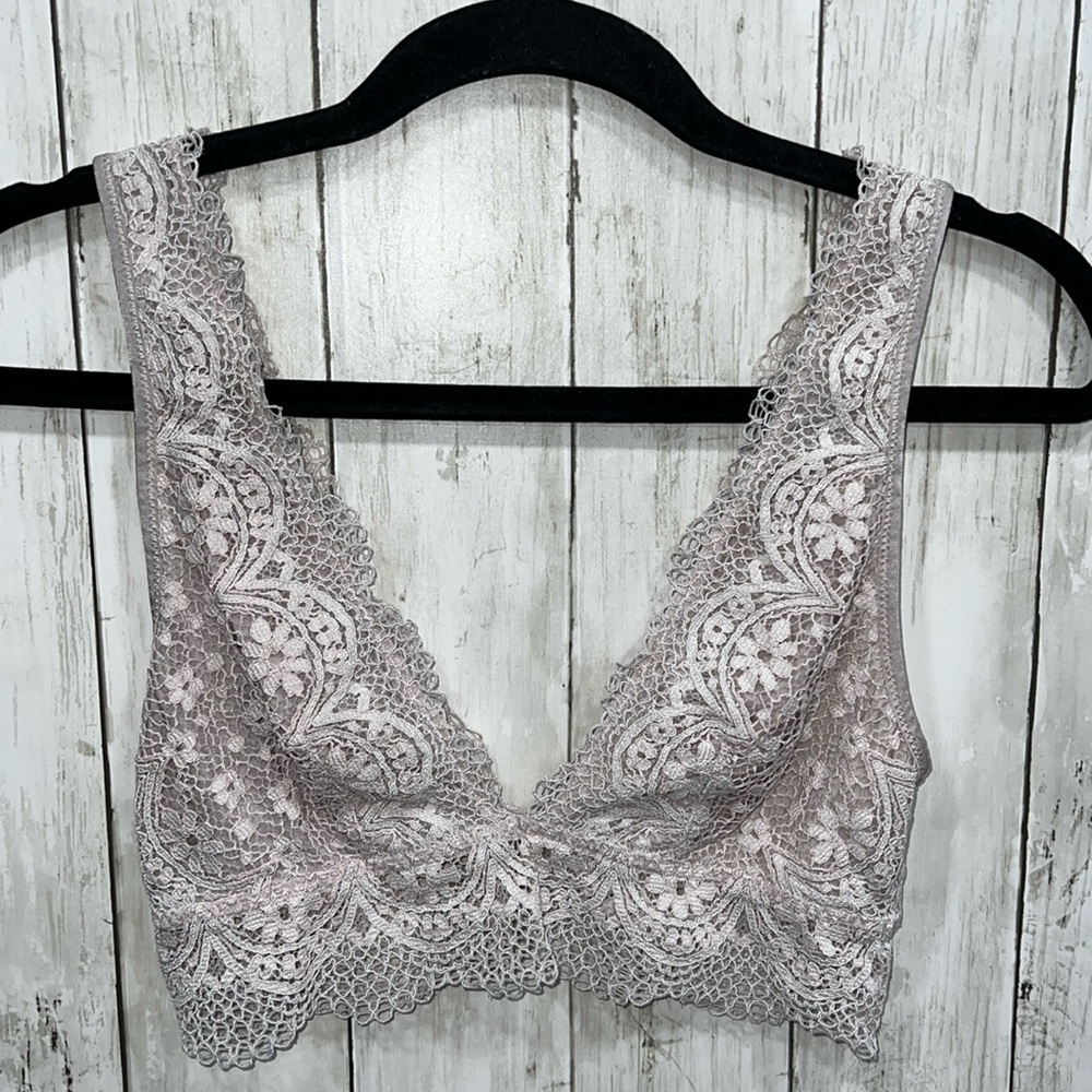 Victoria’s Secret Lace Bralette V Neck Light Pink Size Small